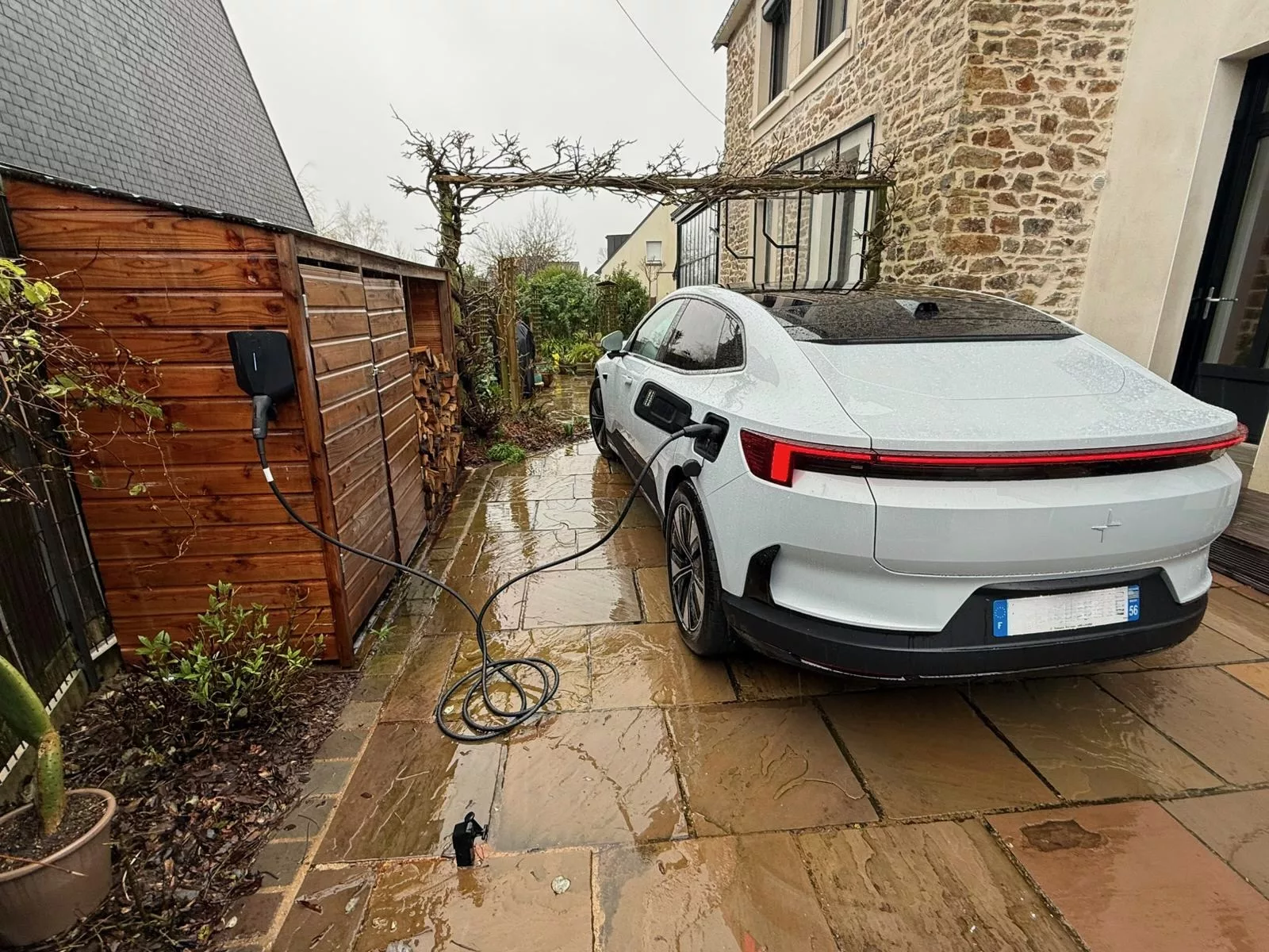 Pose d'une borne de recharge à Auray - Ma Borne LR